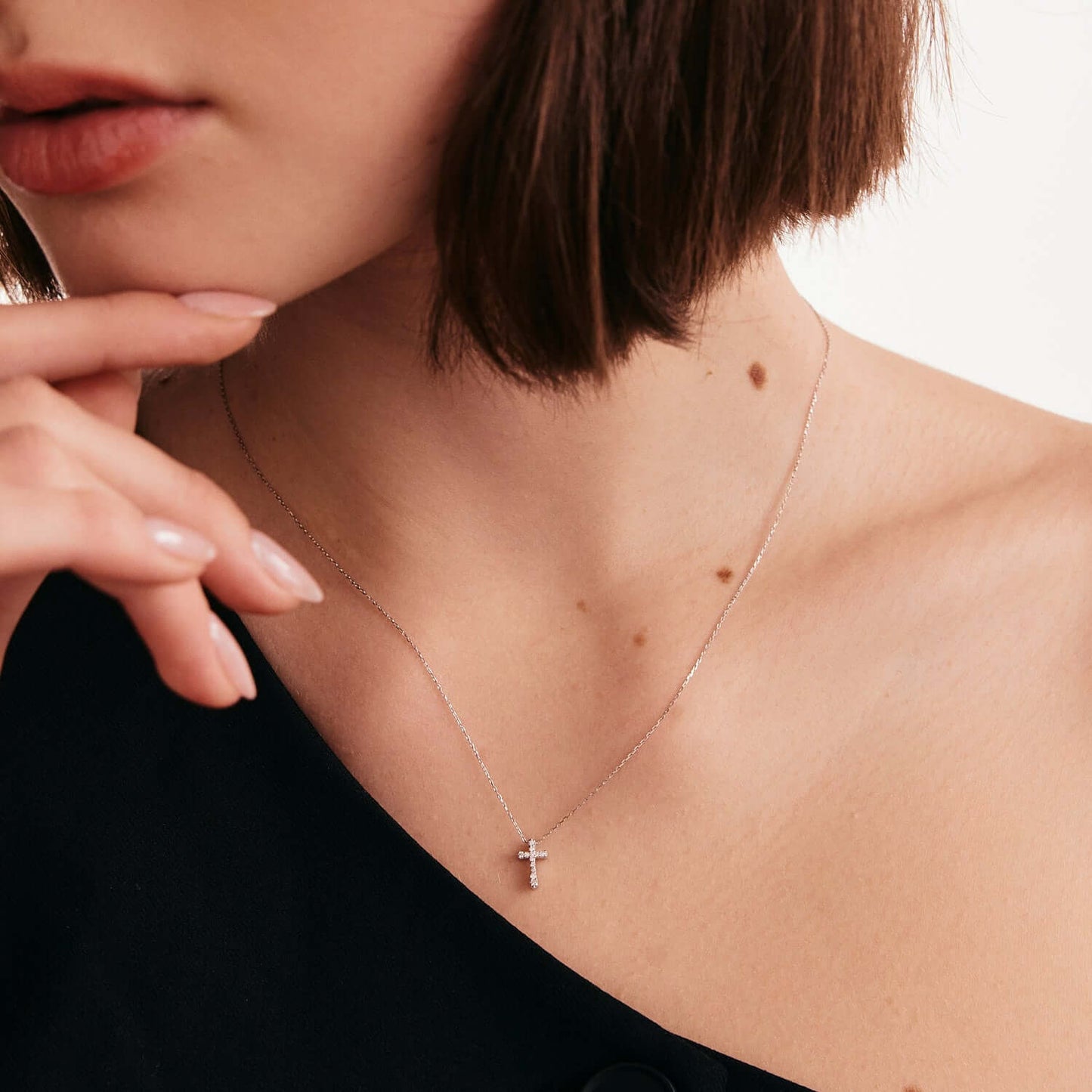 Diamond Pavé Cross Pendant Necklace in 585 Solid Gold