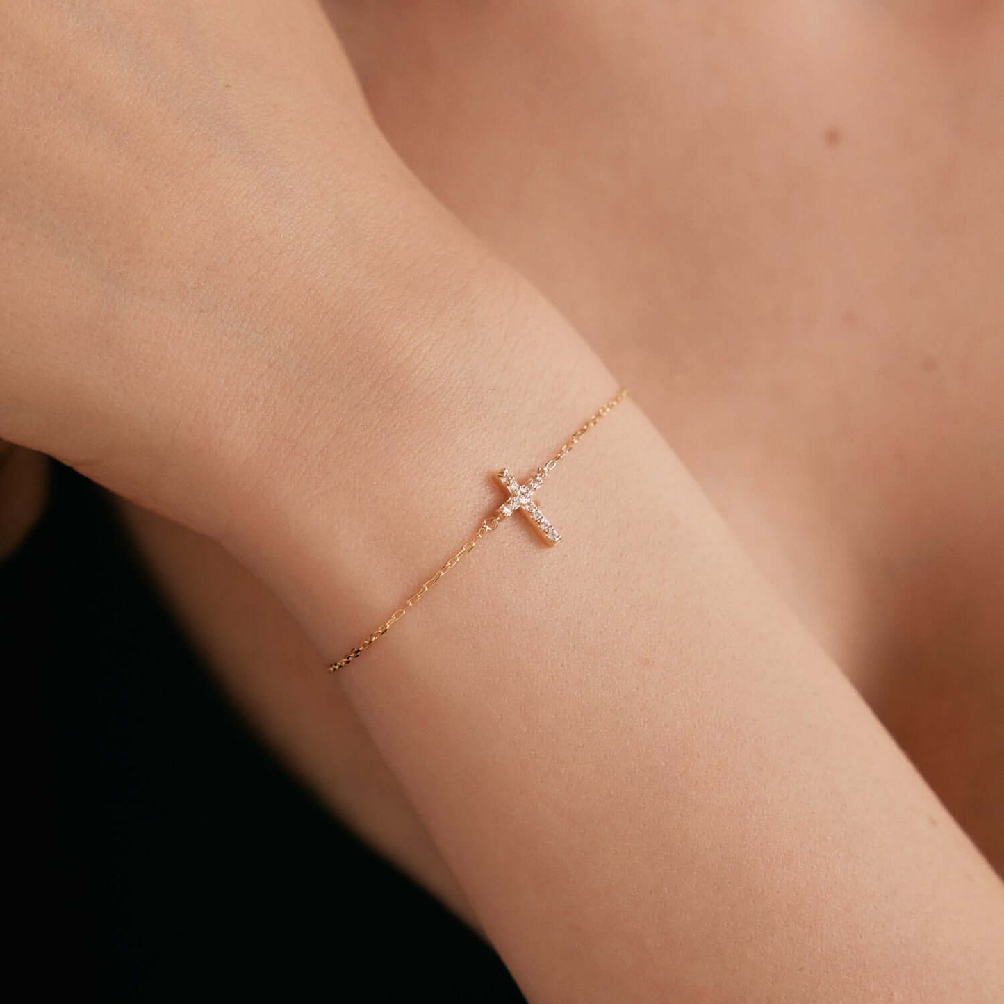 Bracelet croix diamant en or massif 585