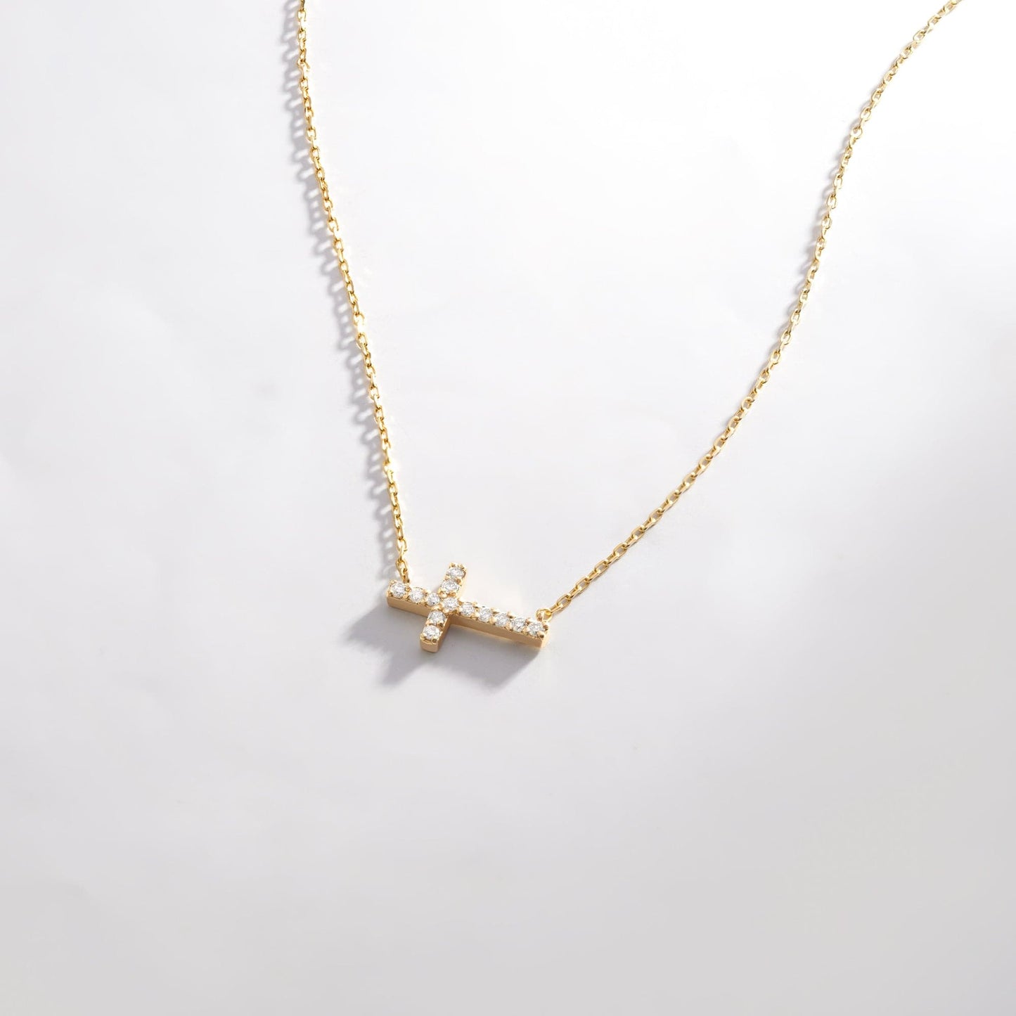 Horizontal diamond cross necklace made of 585 solid gold