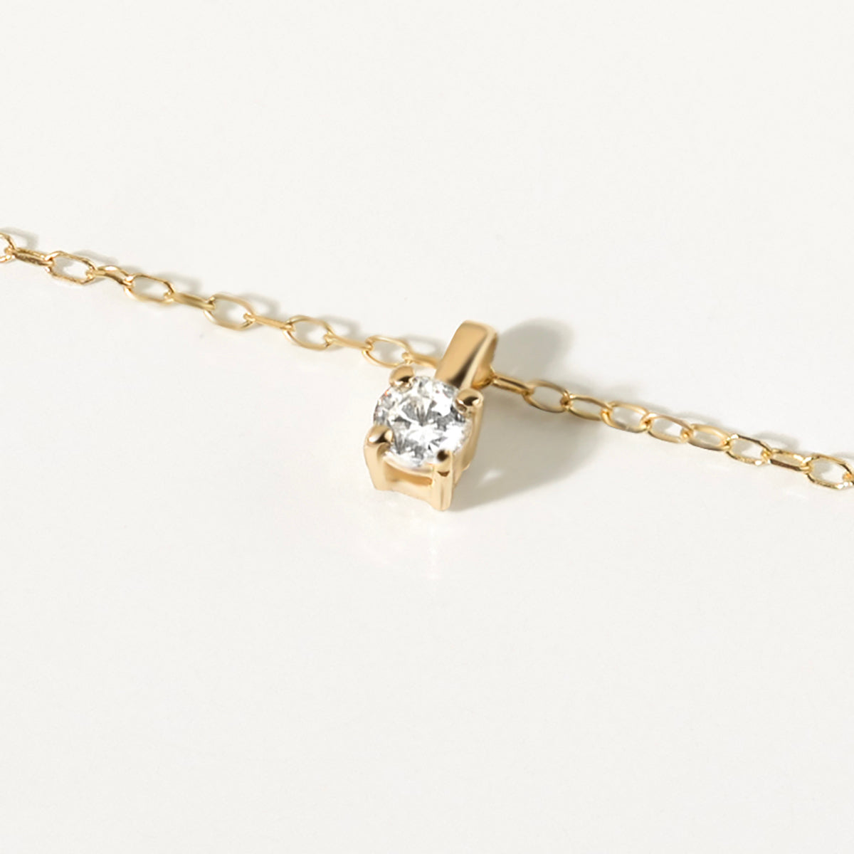 Pendentif diamant rond 4 pierres en or blanc 585 avec solitaire