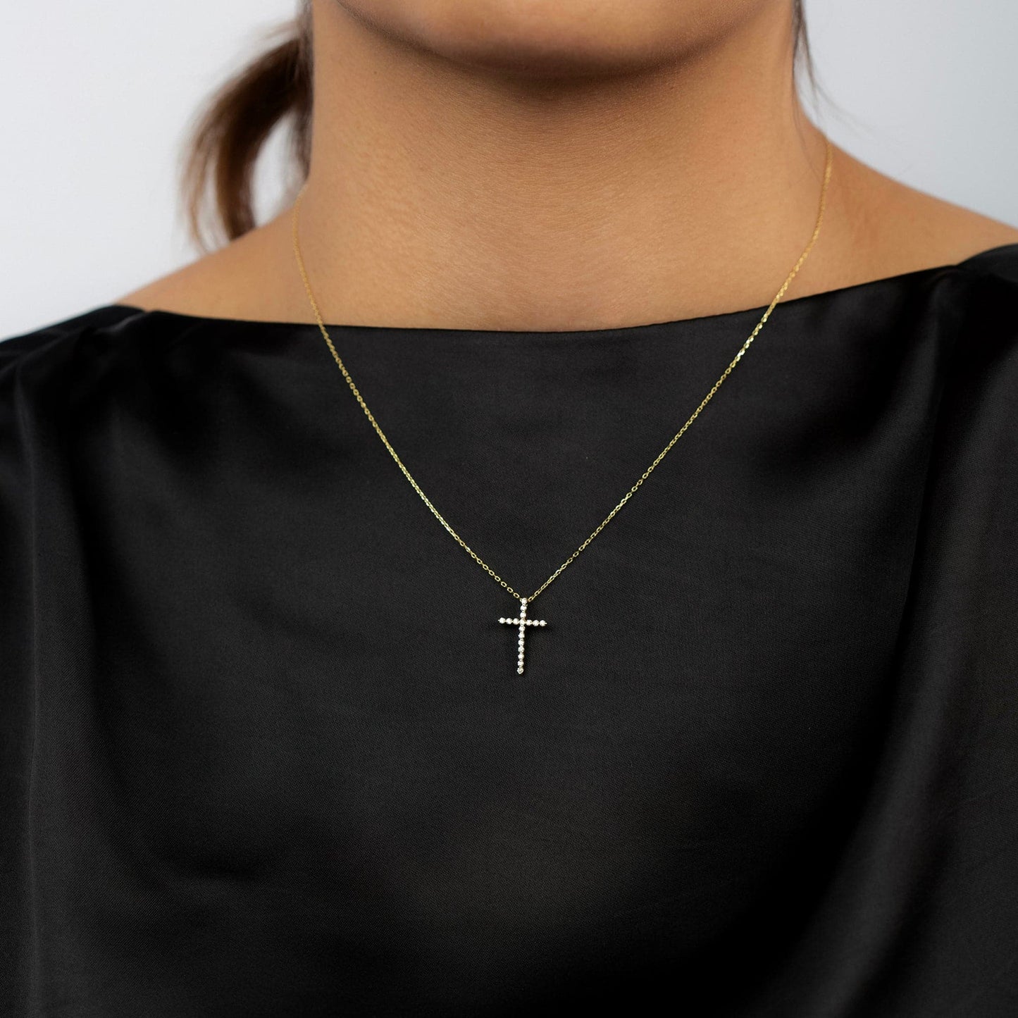 diamond cross necklace made of 585 yellow gold