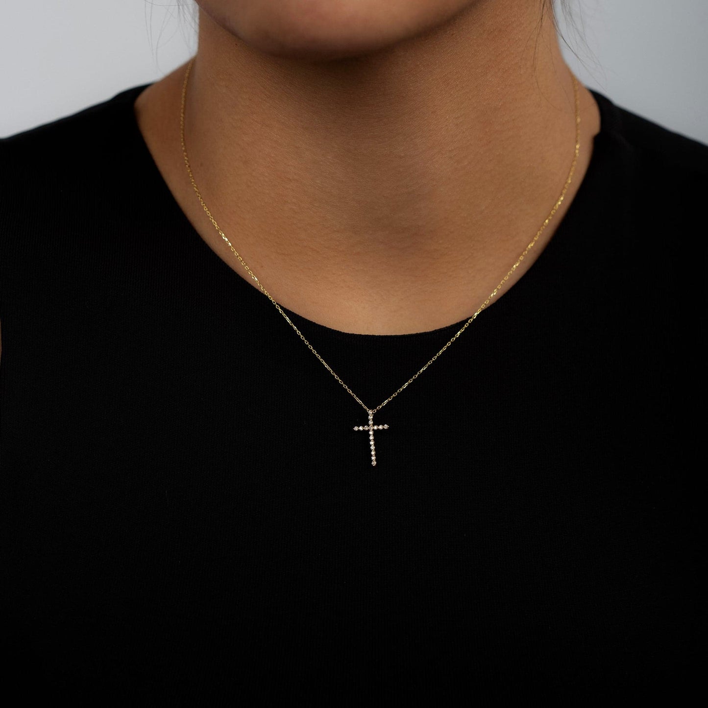 diamond cross necklace made of 585 yellow gold