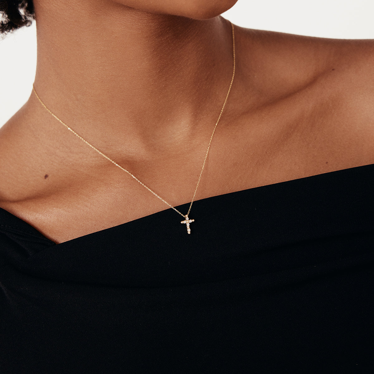 Collier croix de perles et diamants en or 585