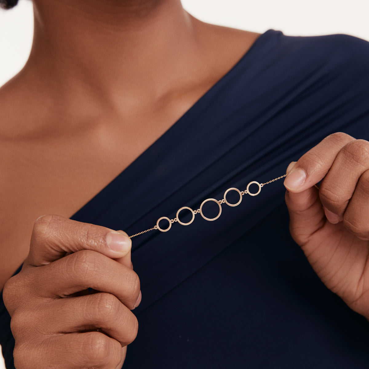 Collier cinq anneaux en or 585