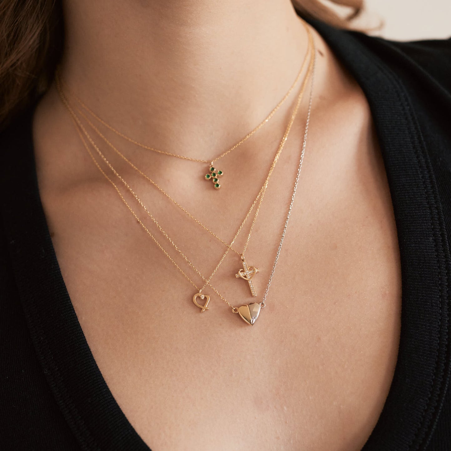 emerald cross necklace in 585 solid gold