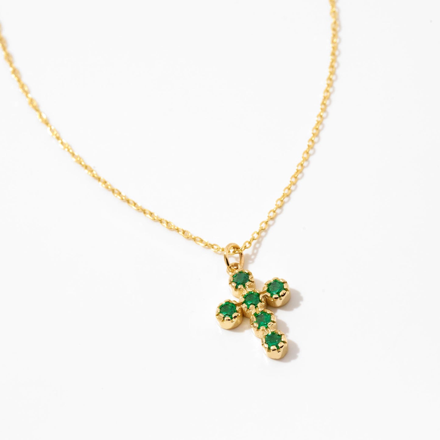 emerald cross necklace in 585 solid gold