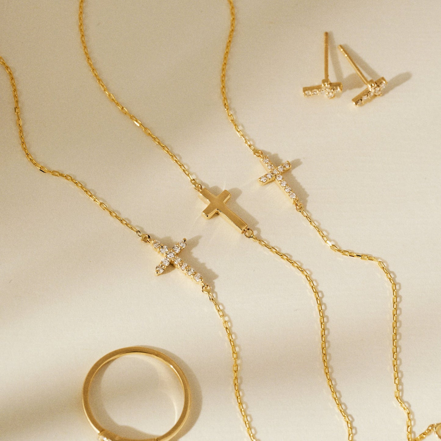 Cross Charm Bracelet in 585 solid gold