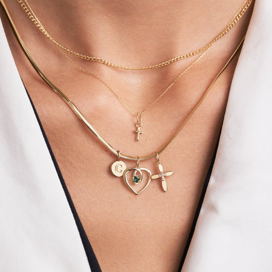 Halskette mit Mini-Kreuzanhänger