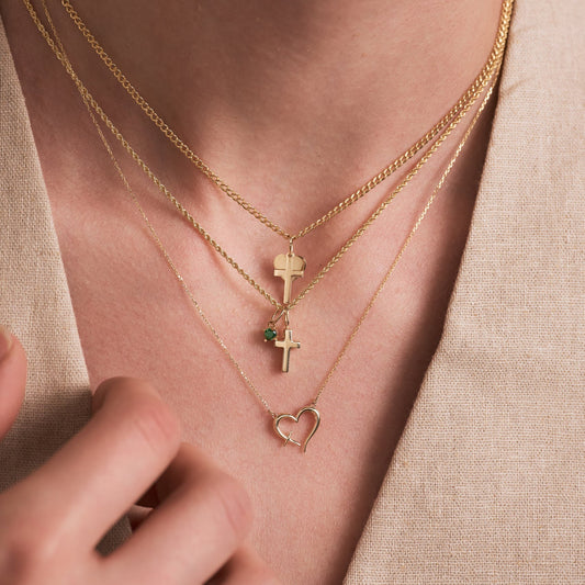 Kreuz- und Herzanhänger