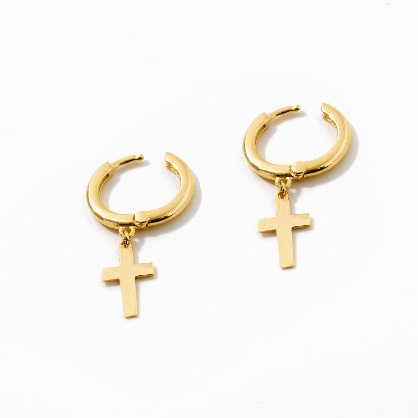 Kreuz-Ohrhänger und Creolen