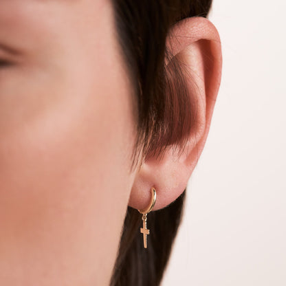 Kreuz-Ohrhänger und Creolen