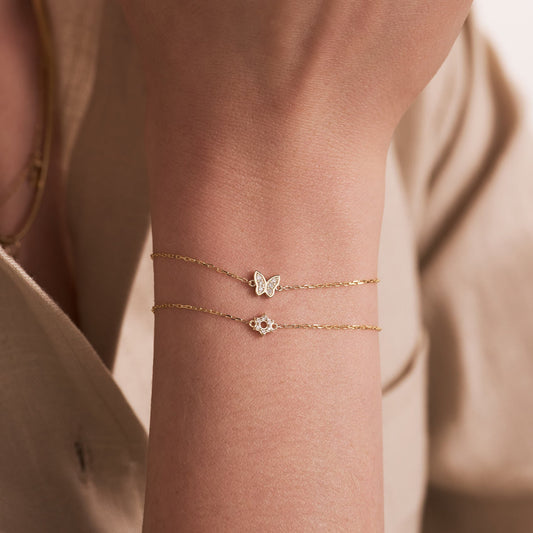 Armband mit kleinem Diamantkreuz