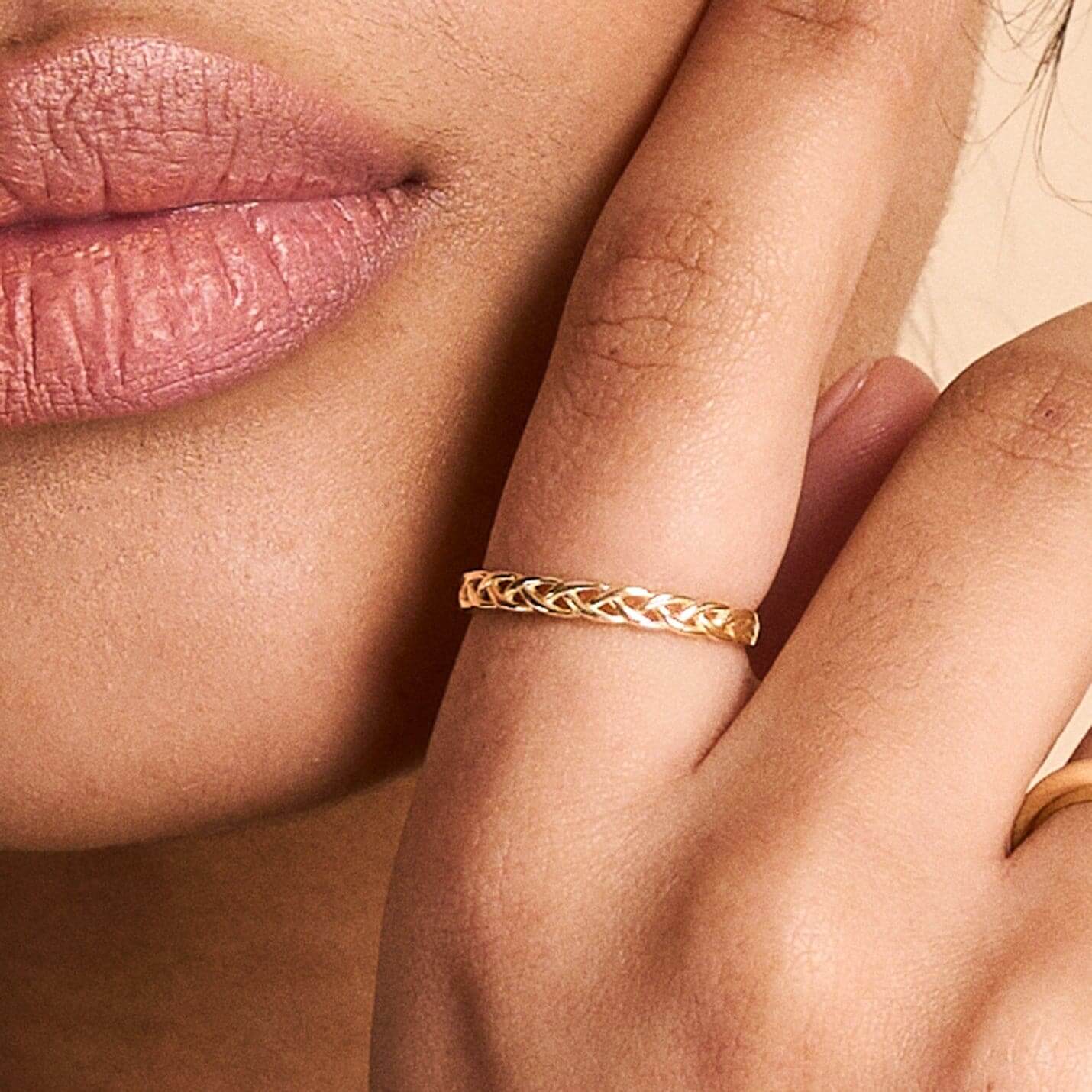 Bague bandeau torsadé en or massif 585