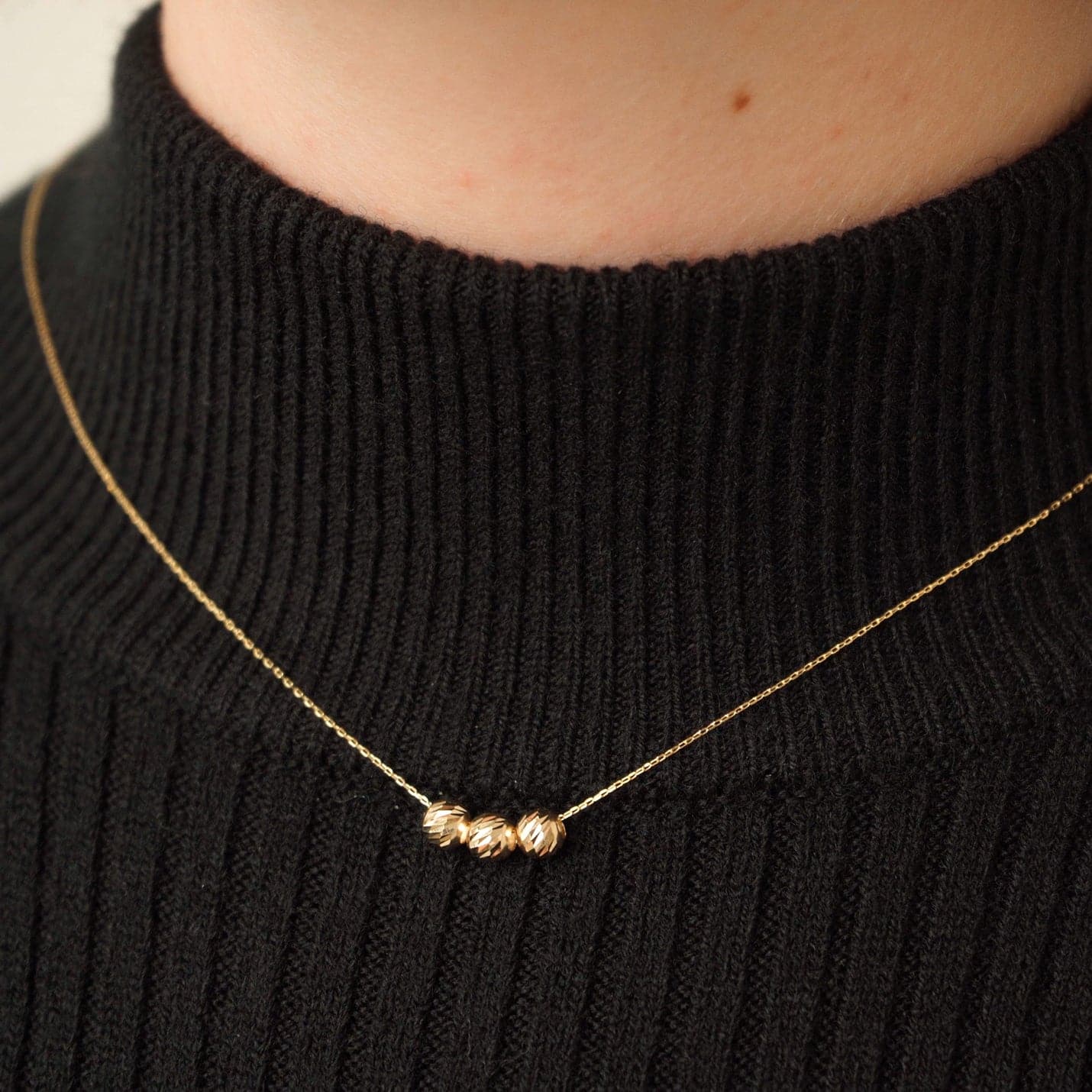 Collier pendentif à trois perles en or 585