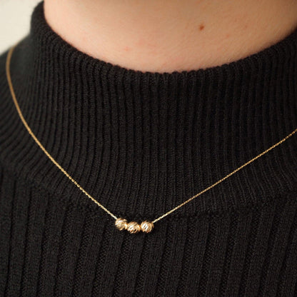 Collier pendentif à trois perles en or 585