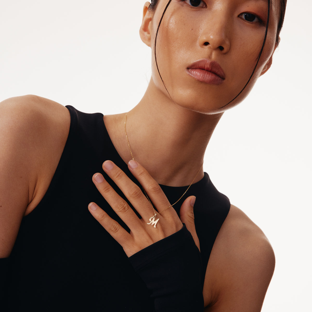 Halskette mit zierlichem Buchstaben-Anhänger