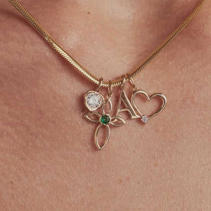 Charm mit offenem Herzen