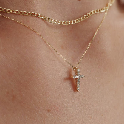 Religiöse Halskette mit Diamantkreuz